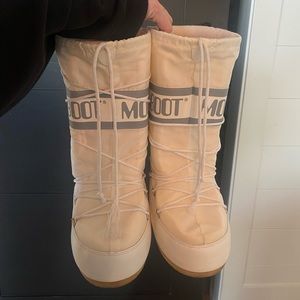 Moon Boots